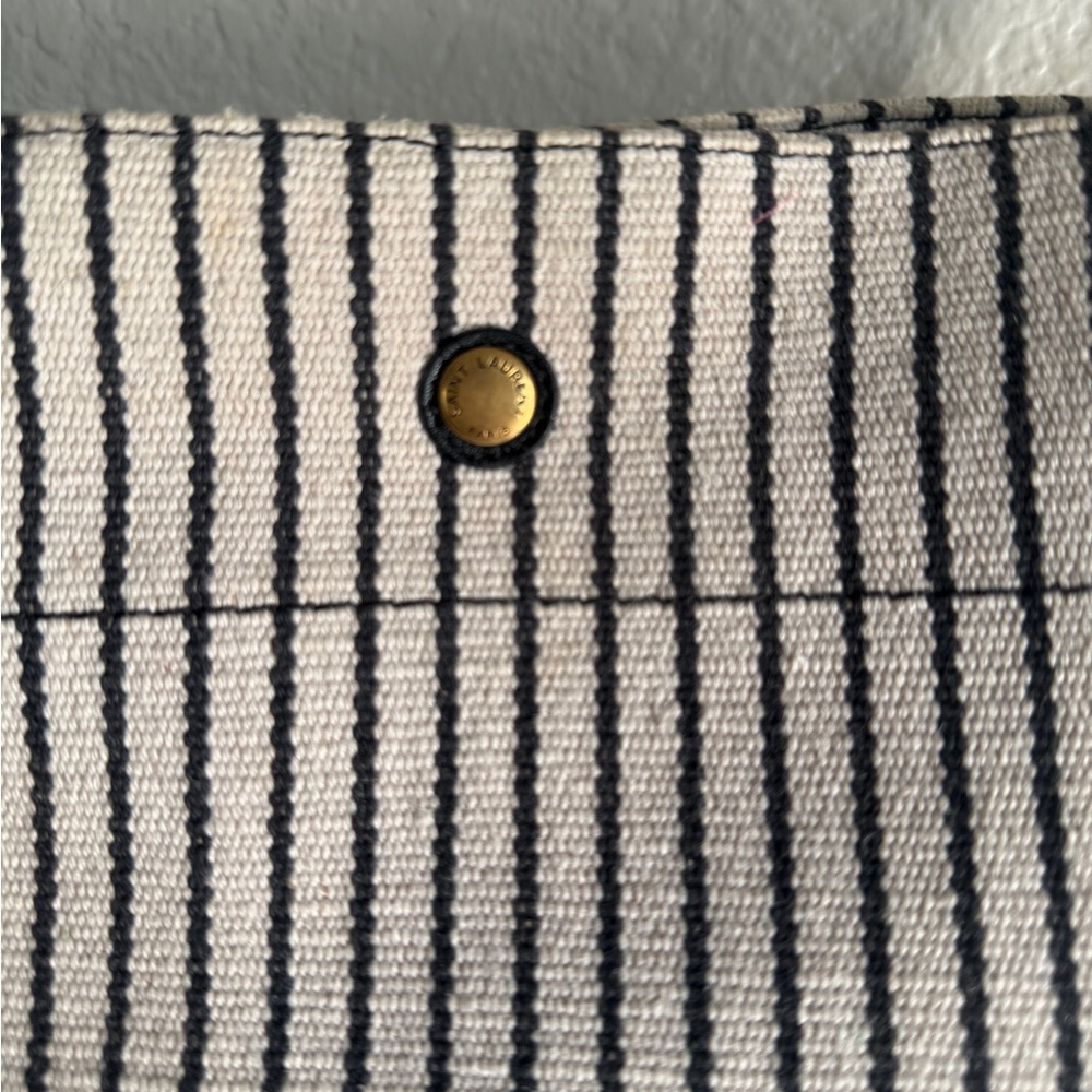 Saint Laurent Bucket Bag - Picture 4 of 11